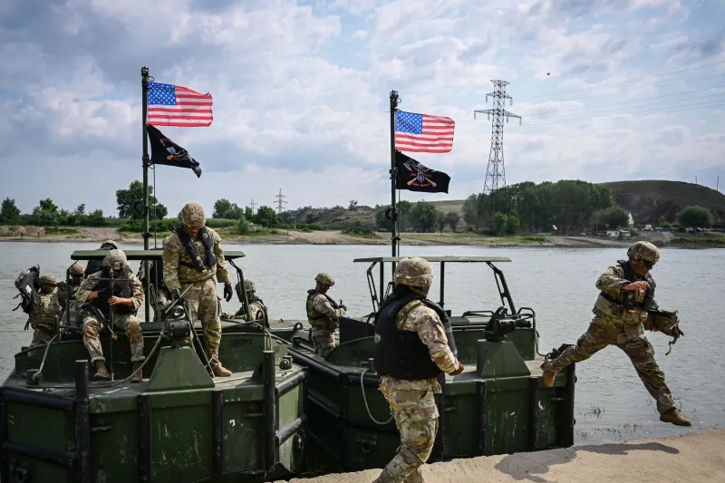 „România se află în zona cea mai vulnerabilă”. Ce urmează după decizia SUA de a retrage parțial trupele din țara noastră