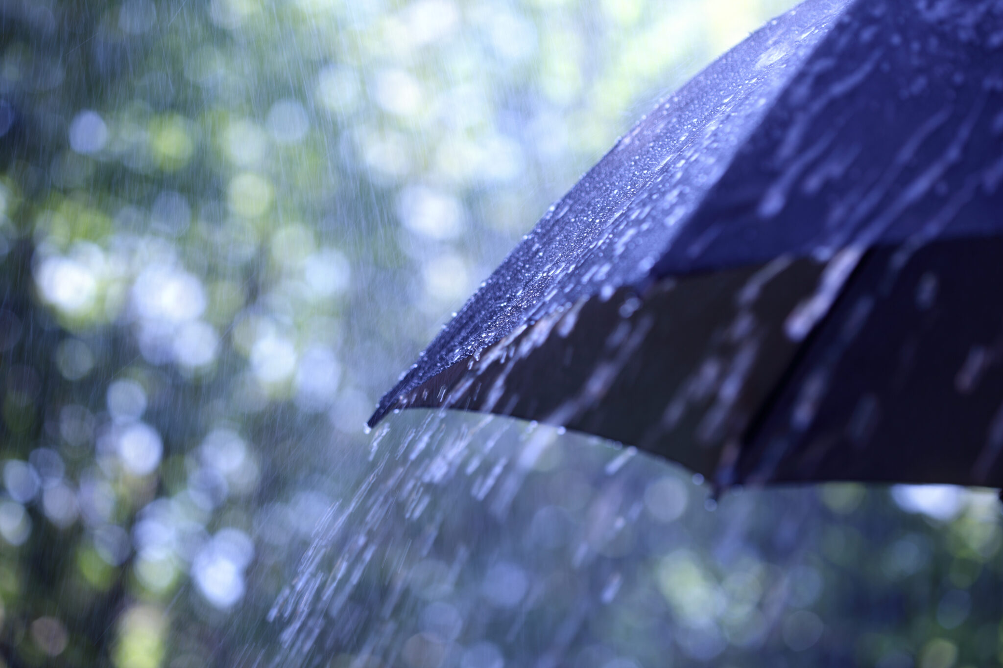 Meteorologii ANM avertizează. Vreme foarte rea în următoarele zile. Revin ninsorile și ploile abundente